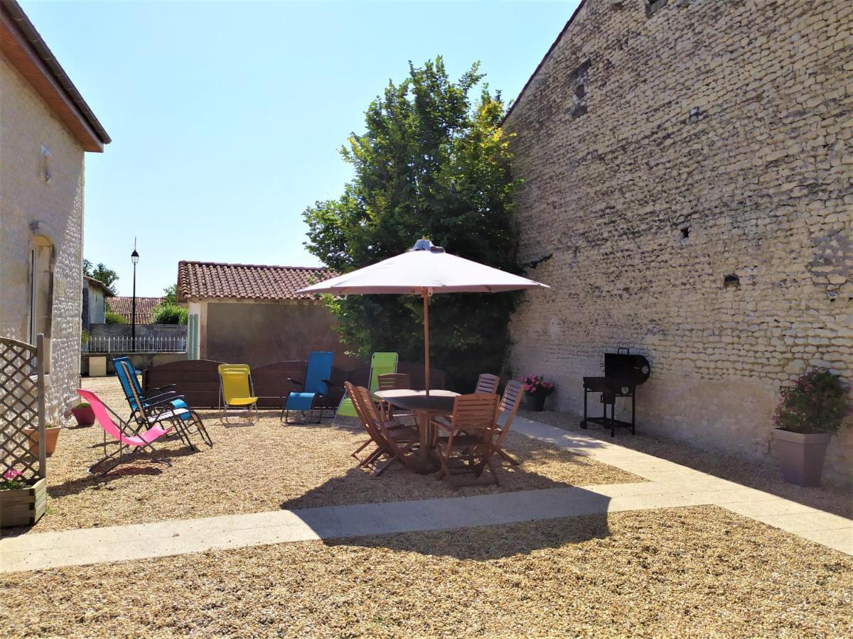 Les Gites Du Vigneron Et Cd'H Saint-Seurin-de-Palenne Luaran gambar
