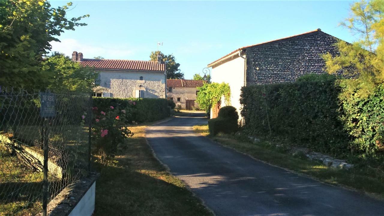 Les Gites Du Vigneron Et Cd'H Saint-Seurin-de-Palenne Luaran gambar